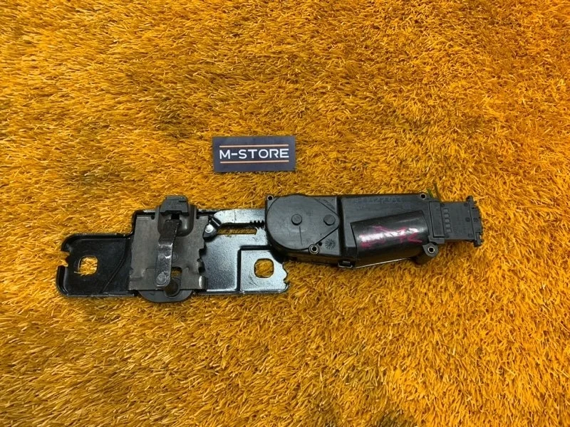 Доводчик крышки багажника Audi A8 2010 4H0827383 4H/D4 CDRA