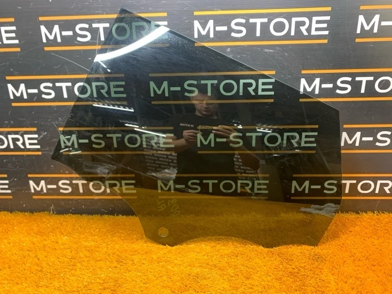 Стекло боковое Land Rover Range Rover Evoque 2012 LR026715 L538 204PT, заднее левое