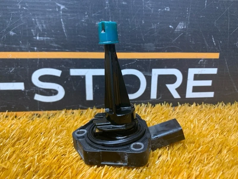 Датчик уровня масла Audi A3 2014 04E907660 8V CXSA