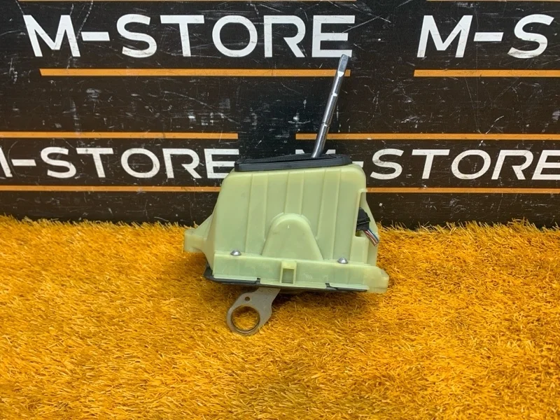 Селектор акпп Mercedes-Benz C-Class 2010 A2042675824 W204 271.860