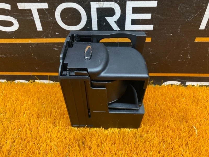 Подстаканник Mercedes-Benz E-Class 2007 A2116800014 W211 272.943