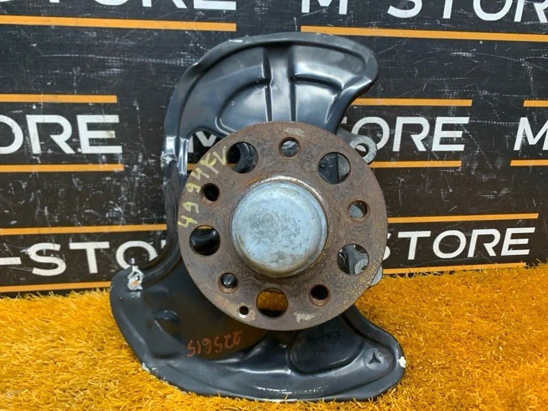 Ступица Mercedes-Benz C-Class 2009 A2043320101 W204 272.947, передняя левая