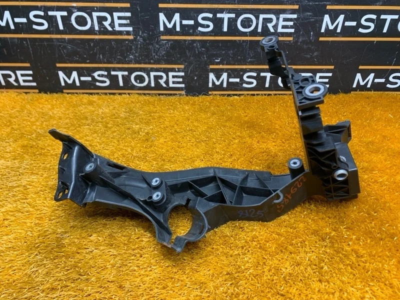 Кронштейн фары Audi A5 2013 8T0805607B 8T CDNC, левый