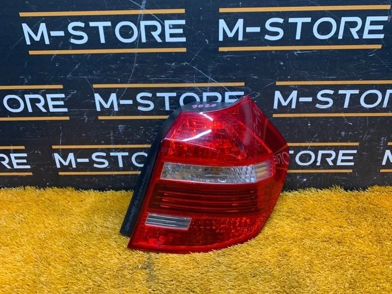 Фонарь задний Bmw 1-Series 2008 7181298 E87 N45B16A, правый