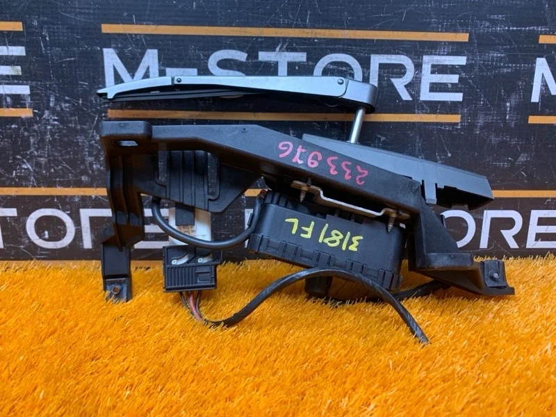 Мотор стеклоочистителя Land Rover Range Rover 2003 XBS000010 L322 M62B44, левый