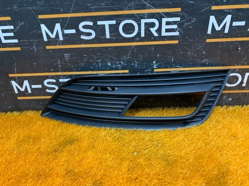 Оправа туманки Audi A4 2013 8K0807682K B8/8K CDNB, правая