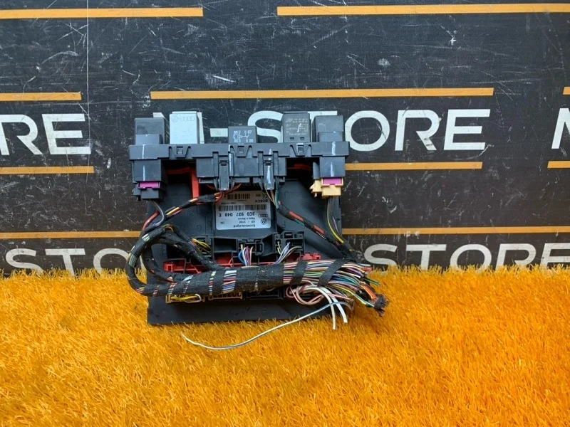 Блок управления бортовой сети Volkswagen Jetta 2006 3C0937049E 1K BWA