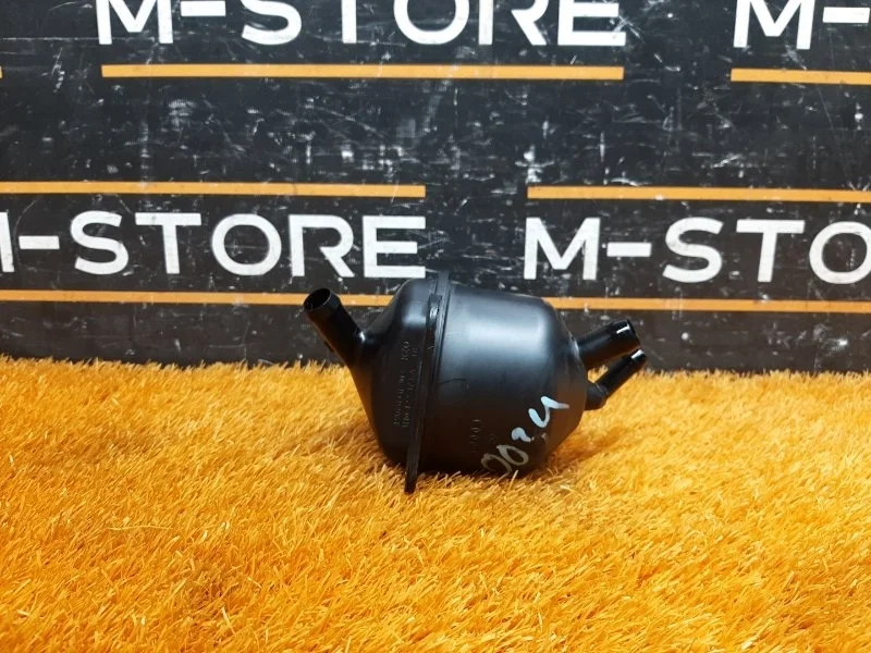 Бачок гидроусилителя Audi A8 2013 4H0422373A 4H/D4 CEUA