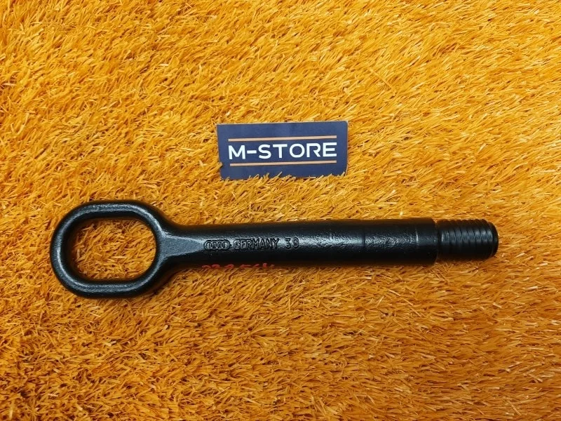 Крюк буксировочный Audi A8 2013 4H0805615 4H/D4 CEUA