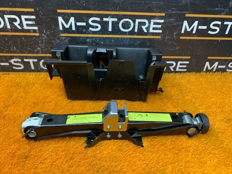 Домкрат Audi A5 2010 8K0011031G 8T CDNC