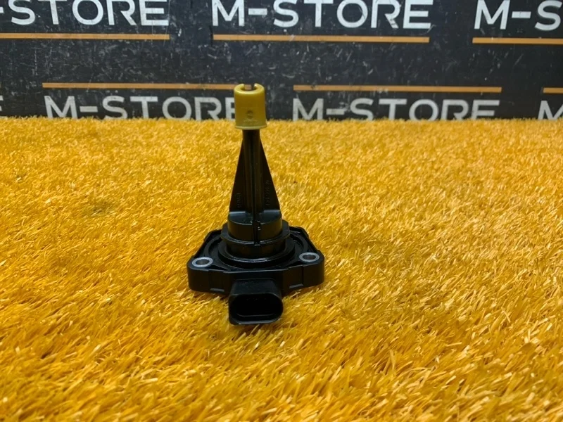 Датчик уровня масла Audi Q3 2012 03C907660R 8U CPSA