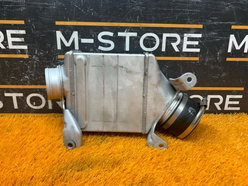 Интеркулер Bmw X6 2011 17517575404 E72/E71 N63B44A, правый