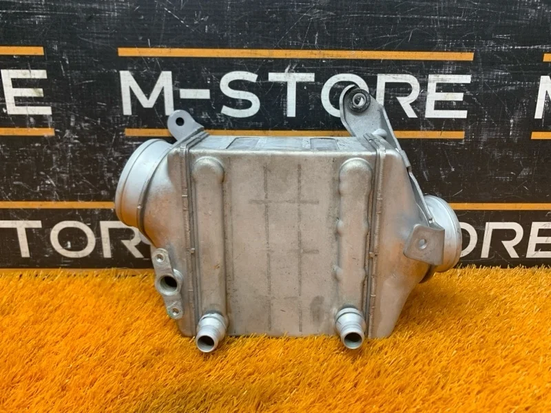 Интеркулер Bmw X6 2011 17517575403 E72/E71 N63B44A, левый