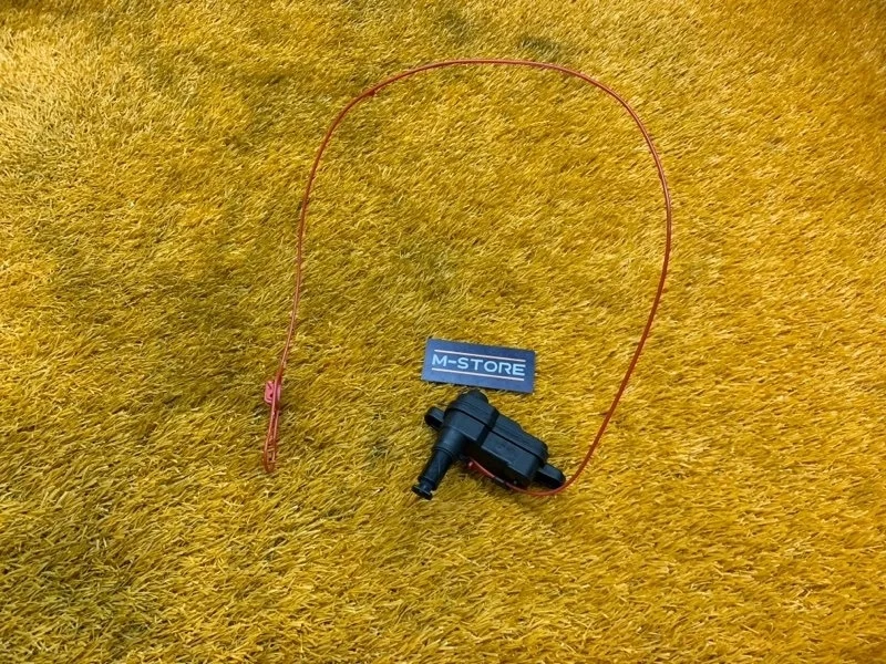 Замок лючка бензобака Audi A1 2012 8V0862153A 8X CAXA