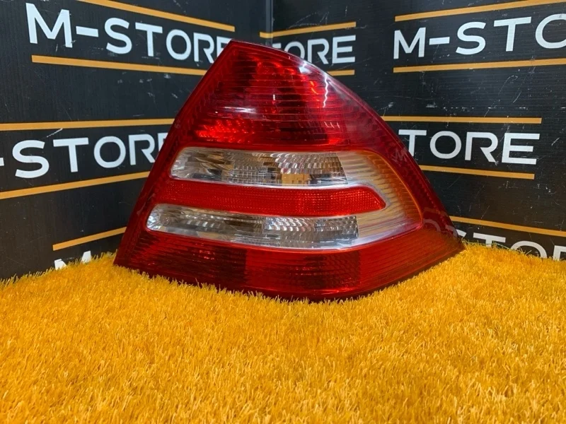 Фонарь задний Mercedes-Benz C-Class 2005 A2038202064 W203 271.946, правый