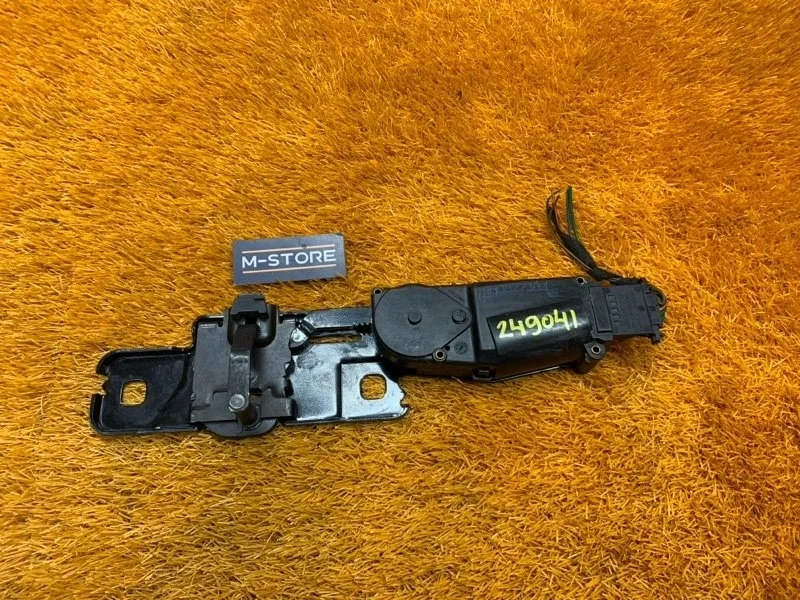 Доводчик крышки багажника Audi A7 2011 4H0827383 C7/4G CGWB