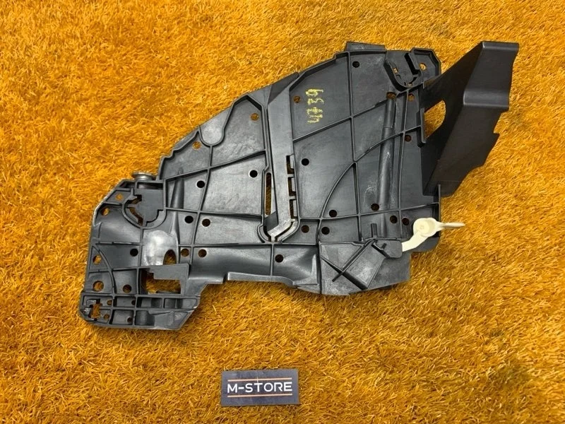 Кронштейн фары Volkswagen Touareg 2008 7L6941291 7L BHK, левый