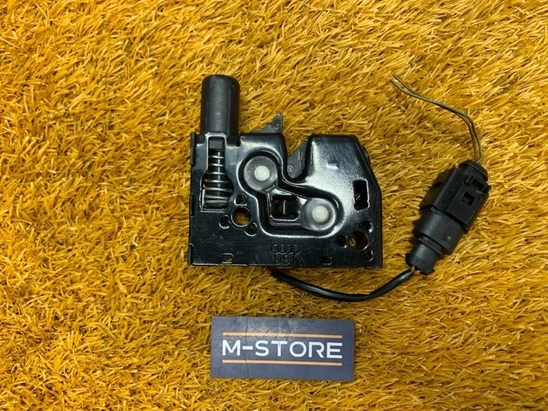 Замок капота Audi Q3 2013 8U0823509 8U CPSA