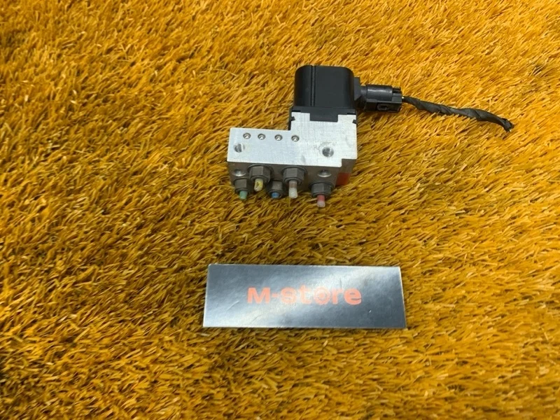 Блок клапанов пневмоподвески Mercedes-Benz E-Class 2004 A2113200158 W211 113.967