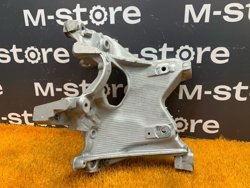 Кронштейн балки Audi A4 2016 8W0399295E B9/8W CVKB, передний левый