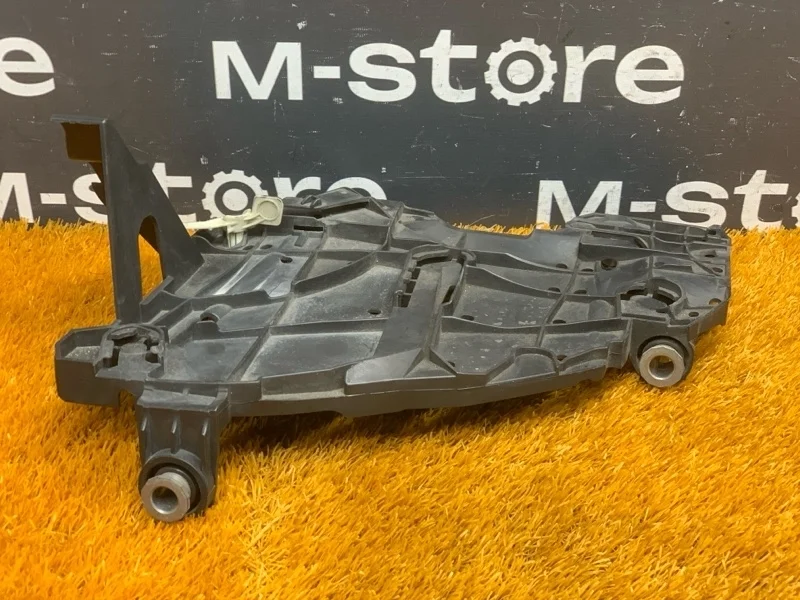 Кронштейн фары Volkswagen Touareg 2007 7L6941291 7L BAR, левый