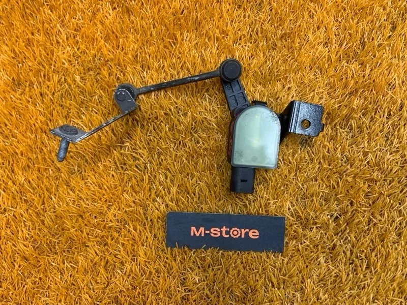 Датчик высоты дорожного просвета Audi A1 2011 1T0907503 8X CAX, задний левый