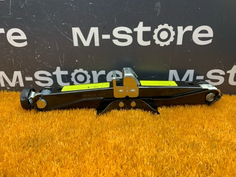 Домкрат Audi A4 2010 8K0011031G B8/8K CDHB