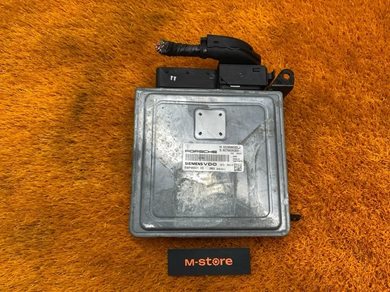 Блок управления двс Porsche Cayenne 2007 022906032LJ 957 M4801