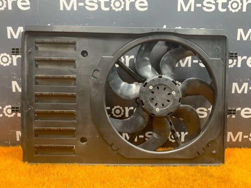 Вентилятор радиатора Audi A1 2011 6R0121207L 8X CAX