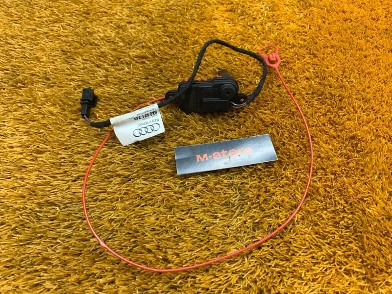 Замок лючка бензобака Audi A1 2011 8V0862153A 8X CAX