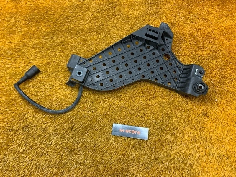 Кронштейн фары Audi Q3 2012 8U0941454 8U CPSA, правый