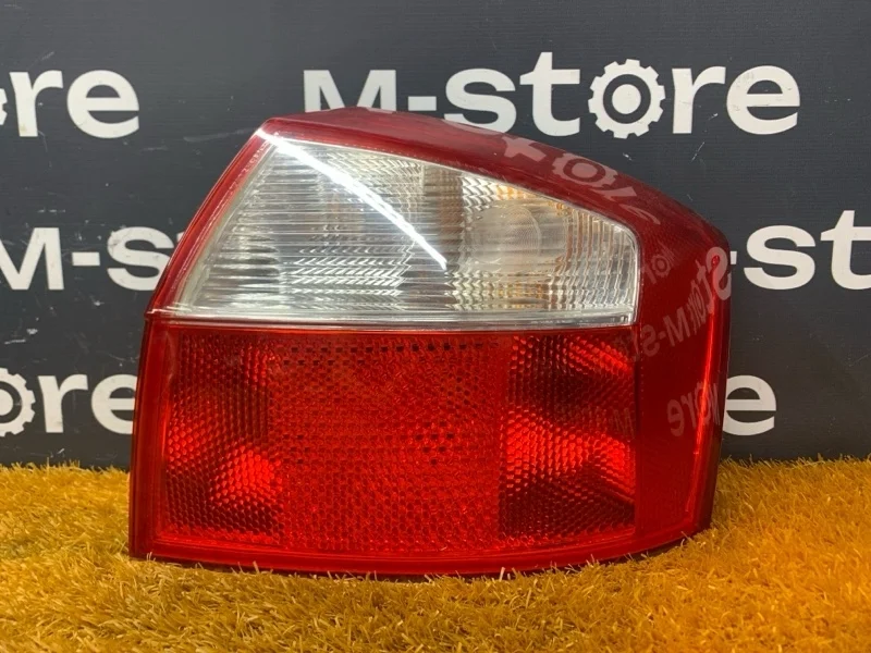 Фонарь задний Audi A4 2004 8E5945218 B6/8E AMB, правый