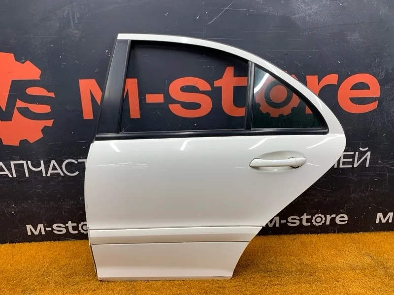 Дверь Mercedes-Benz C-Class 2001 A2037300105 W203 111.951, задняя левая