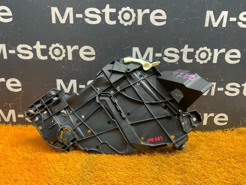 Кронштейн фары Volkswagen Touareg 2008 7L6941292 7L BHK, правый