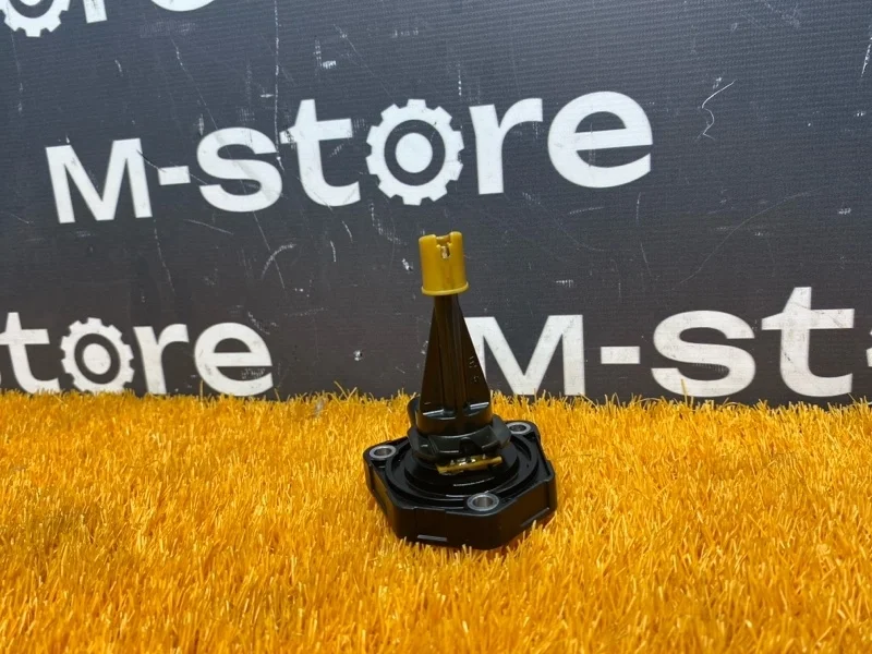 Датчик уровня масла Audi Q3 2013 03C907660R 8U CCZ