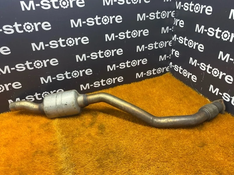 Приемная труба глушителя Audi Q5 2010 8K0253211 8R CAL, правая