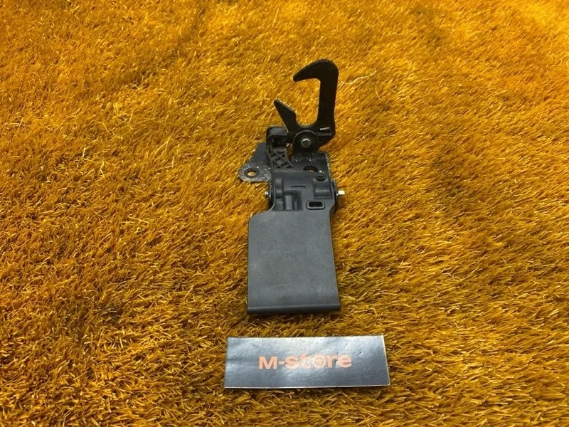 Замок капота Audi Q3 2013 8U0823480A 8U CCZ