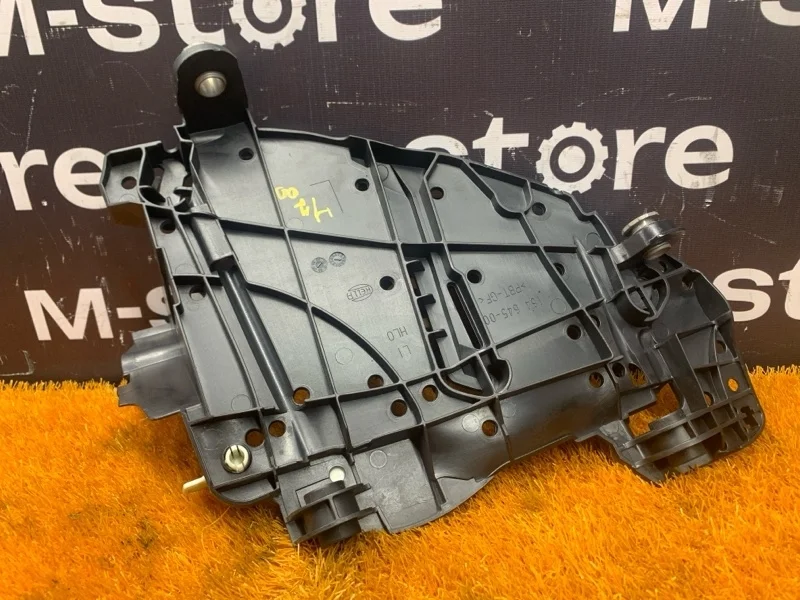 Кронштейн фары Volkswagen Touareg 2008 7L6941291 7L BHK, левый