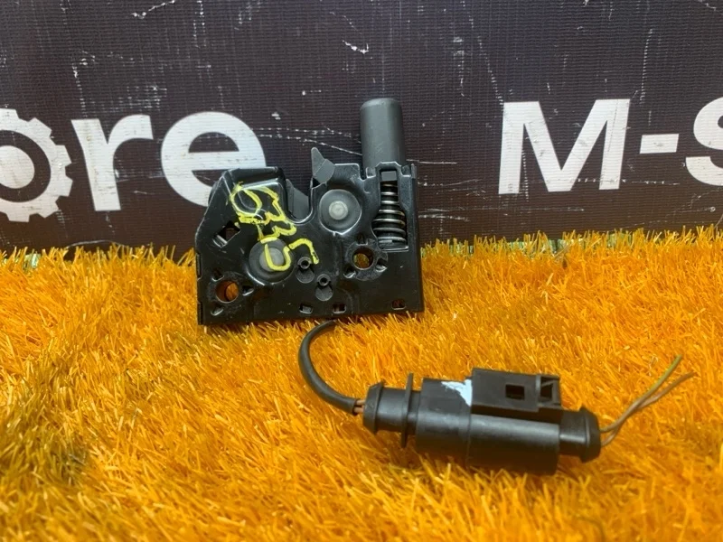 Замок капота Audi Q3 2013 8U0823509 8U CCZ, левый