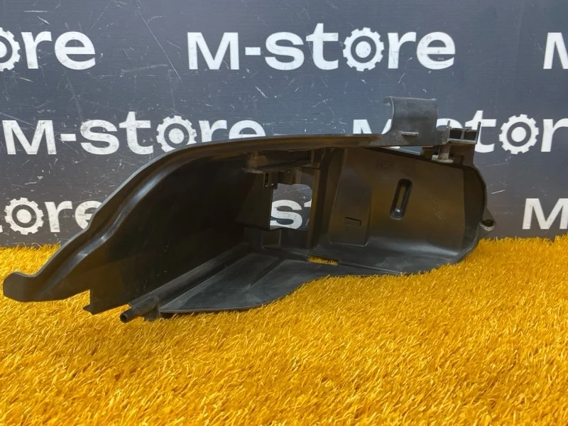 Кронштейн фары Audi Q7 2012 4L0941613B 4L CJTC, левый