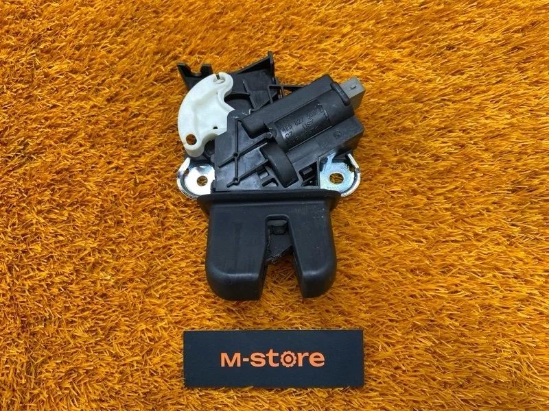 Замок багажника Audi A8 2005 4F5827505D 4E/D3 BPK