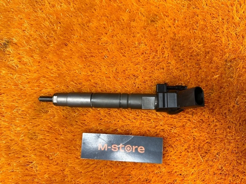 Форсунка топливная Mercedes-Benz E-Class 2010 A6420701487 W212 642.850