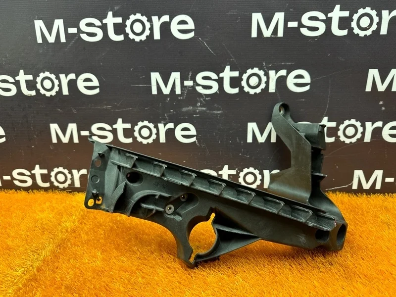 Кронштейн фары Audi A5 2010 8T0805608R 8T CDN, правый