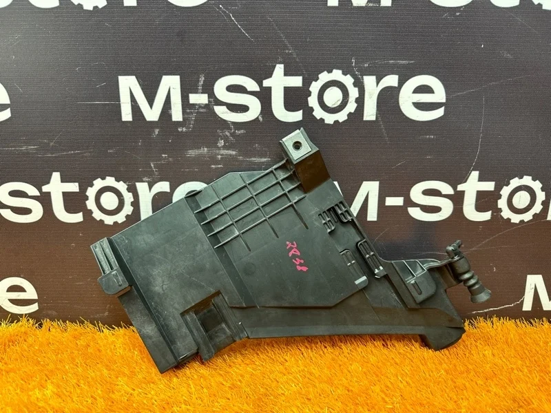 Кронштейн фары Audi A5 2010 8T0941454A 8T CDN, правый