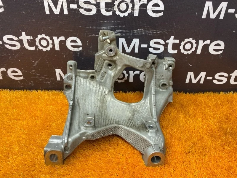 Кронштейн балки Audi A4 2015 8W0399295E B9/8W CVKB, передний левый