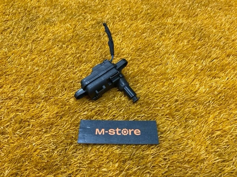 Замок лючка бензобака Audi A4 2015 8V0862153A B9/8W CVKB