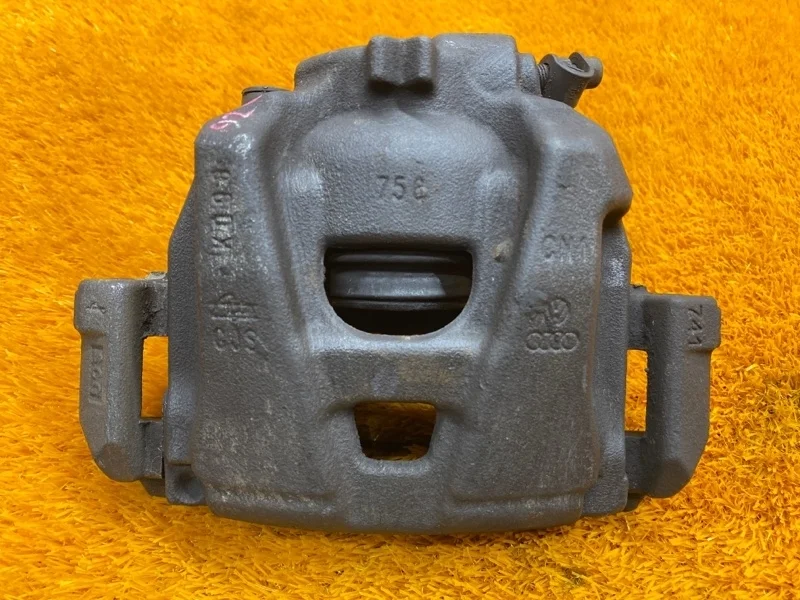 Суппорт Audi A4 2008 8K0615124C B8/8K CABB, передний правый