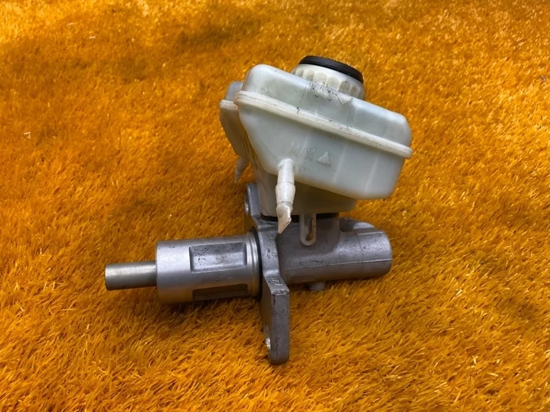 Главный тормозной цилиндр Audi Q5 2009 8K0611021A 8R CDNC