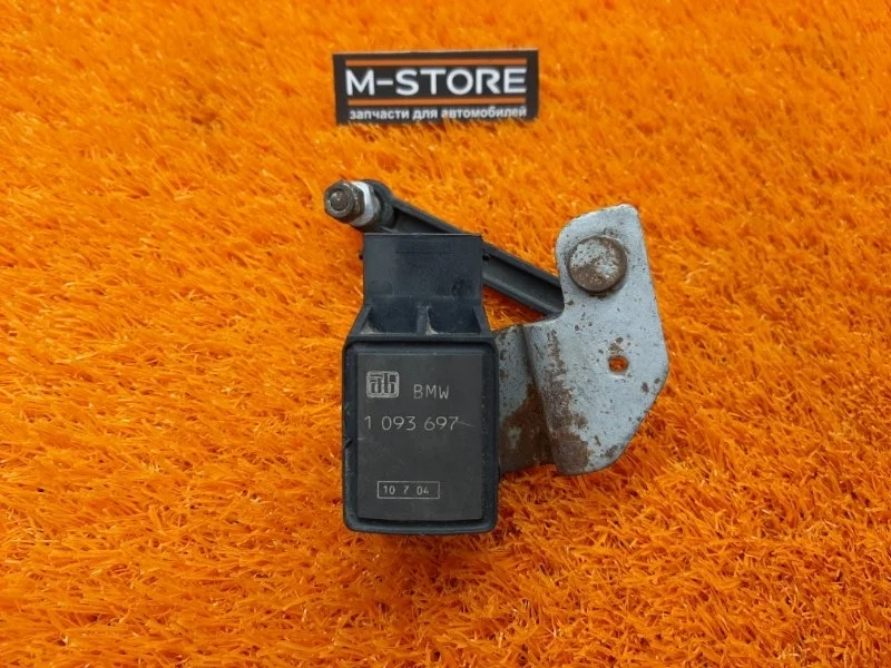 Датчик высоты дорожного просвета Bmw 5-Series 2004 1093697 E60 M54B25 (256S5), задний правый