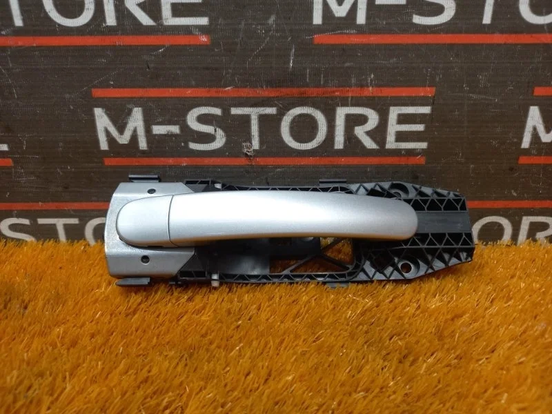 Ручка двери внешняя Volkswagen Tiguan 2012 5N0837205M 5N CCZD, передняя правая